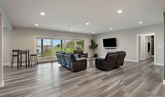 40561 N Newport Dr, Antioch, IL 60002