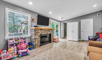 5 Midship Dr, Barnegat, NJ 08005