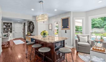 11806 E Arbor Dr, Anchorage, KY 40223