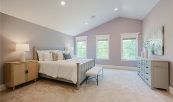 2 Bluemead Farm Ln, Barrington, RI 02806