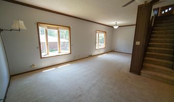 610 7th Ave, Ackley, IA 50601