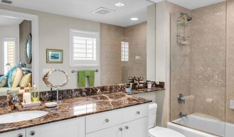 1060 BORGHESE Ln 701, Naples, FL 34114