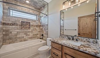 18 RAINBOW VALLEY LODGE Rd, Centennial, WY 82055