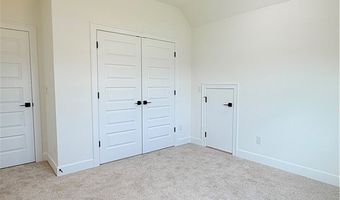 2905 SW Lovely Ln, Bentonville, AR 72713