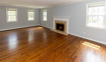 49 Kelseytown Rd, Clinton, CT 06413