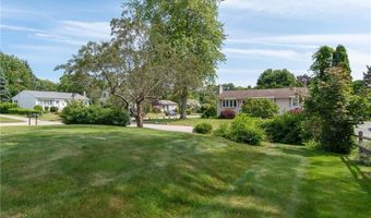 64 Juniper Trl, Narragansett, RI 02882