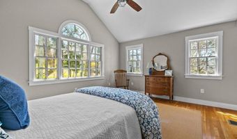 10 West Ave, Tiverton, RI 02878