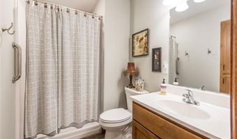 323 Fairgrounds Rd 4, Alexandria, MN 56308