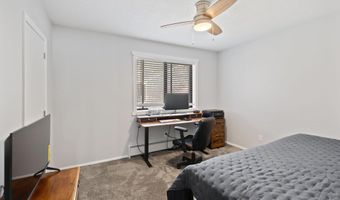 2 Roundhouse Rd 2, Bourne, MA 02532