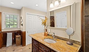 10 Bartlett Rd, Middletown, RI 02842