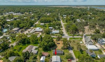 66 8th St, Apalachicola, FL 32320
