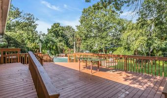 260 Oakridge Ln, Albertson, NY 11507