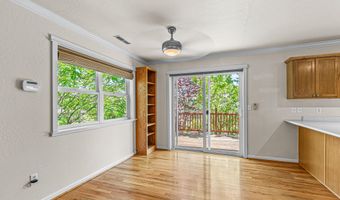 380 Hemlock Ln, Ashland, OR 97520