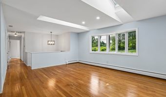 6 Sky Edge Ln, Bethel, CT 06801