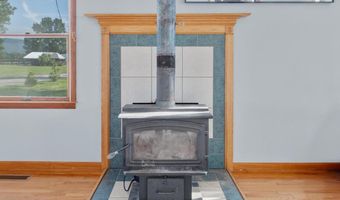 995 FORD HILL Rd, Augusta, WV 26704