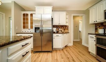 8076 Winona Ave, Allen Park, MI 48101