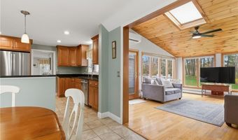 27 Old Meadow Ln, Cumberland, RI 02864