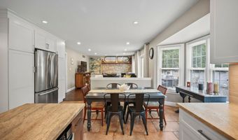 2 Independence Dr, Aberdeen, NJ 07747