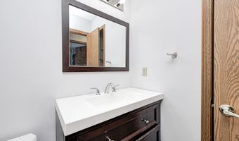 555 Hyannis Dr, Avon, IN 46123