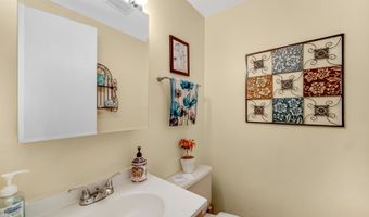 961 N Rohlwing Rd 201B, Addison, IL 60101