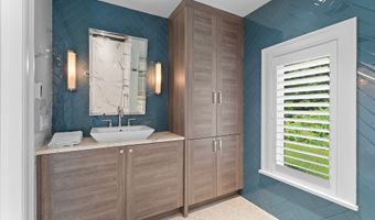 8 Gaylea Dr, Branford, CT 06405