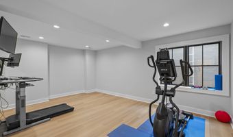 414 N MONROE St, Arlington, VA 22201