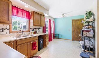 4 Skyline Dr, Adrian, MO 64720