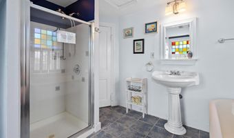 109 CENTRE St, Beach Haven, NJ 08008