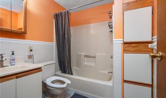 2 Angle St 5, Lincoln, RI 02838