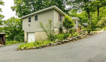 127 Cedar Dr, Andover, NJ 07860