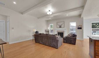 1004 S 46TH St, Springfield, OR 97478