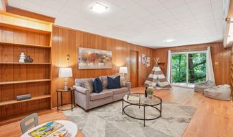 2647 S KENT St, Arlington, VA 22202