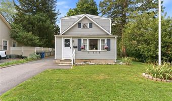 34 Platt St, Bristol, RI 02809