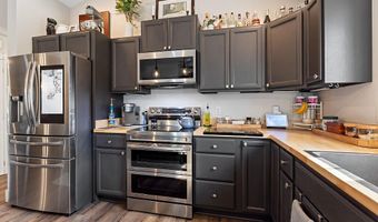 15 Fieldstone Dr, Augusta, ME 04330