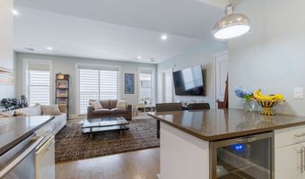 111 B St 5, Boston, MA 02127