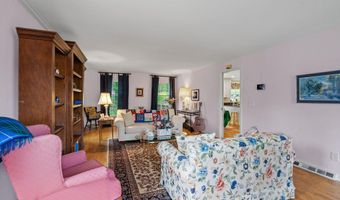 17 Greyledge Dr, Albany, NY 12211