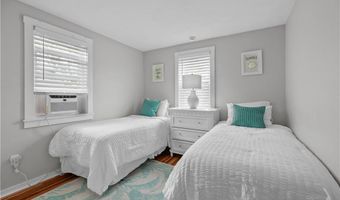 17 Warren Ave 17, Middletown, RI 02842