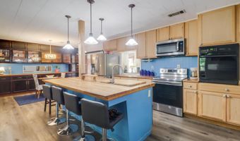 8474 Woolmarket Rd, Biloxi, MS 39532