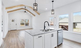 40 Hebrides Dr, Bella Vista, AR 72715