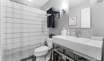 2529 Thornapple Dr, Ann Arbor, MI 48103