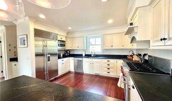 44 Tuckerman Ave, Middletown, RI 02842
