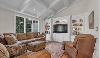 35 TIMBERLAND Dr, Lincoln, RI 02865