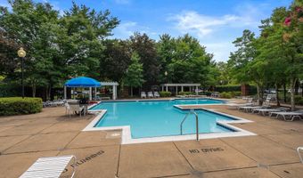 20322 BEECHWOOD Ter 301, Ashburn, VA 20147