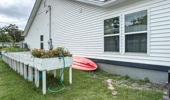 242 15th St, Apalachicola, FL 32320
