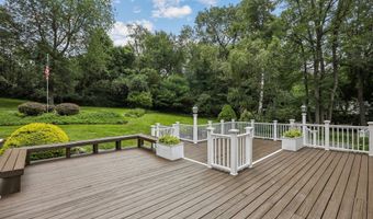 10 Terra Glen Rd, Danbury, CT 06811