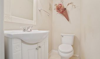 240 S Park Dr, Aurora, OH 44202