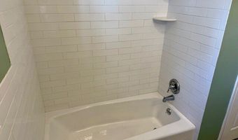 498 Oak Ave APT 28, Cheshire, CT 06410