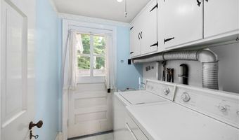 10 Pelham Pkwy, North Providence, RI 02911