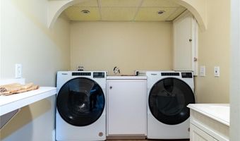 91 Inez St, Narragansett, RI 02882