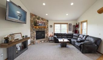 9199 50th St NW, Annandale, MN 55302